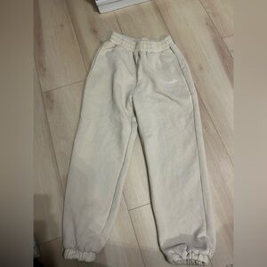 Comfit Women's Cream Jogger Pants